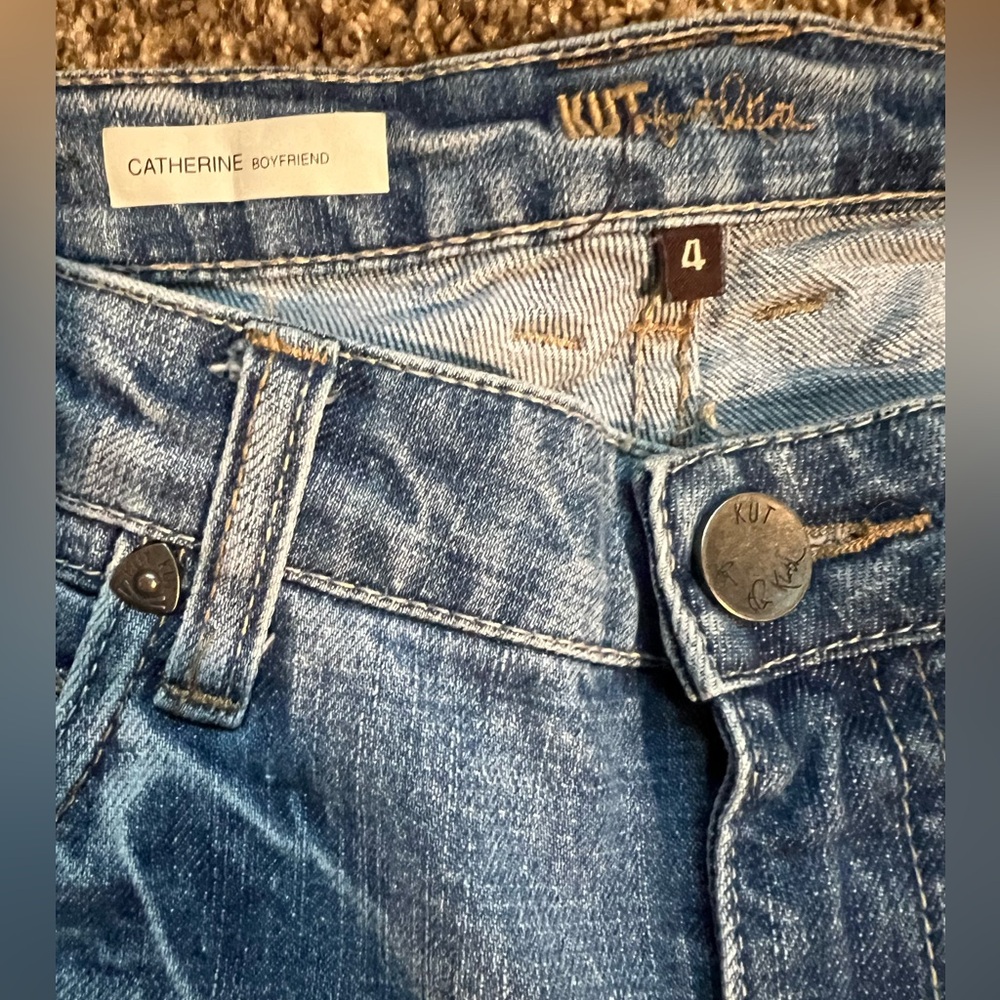 Kut from the Kloth Slightly Distressed Catherine Boyfriend Jeans - Size 4 - Picture 3 of 6